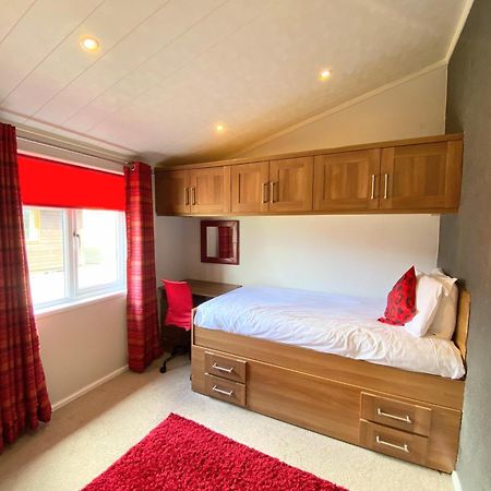 Villa Benarty 11 With Private Hot Tub - Fife - Loch Leven - Lomond Hills - Pet Friendly Kelty Exterior foto