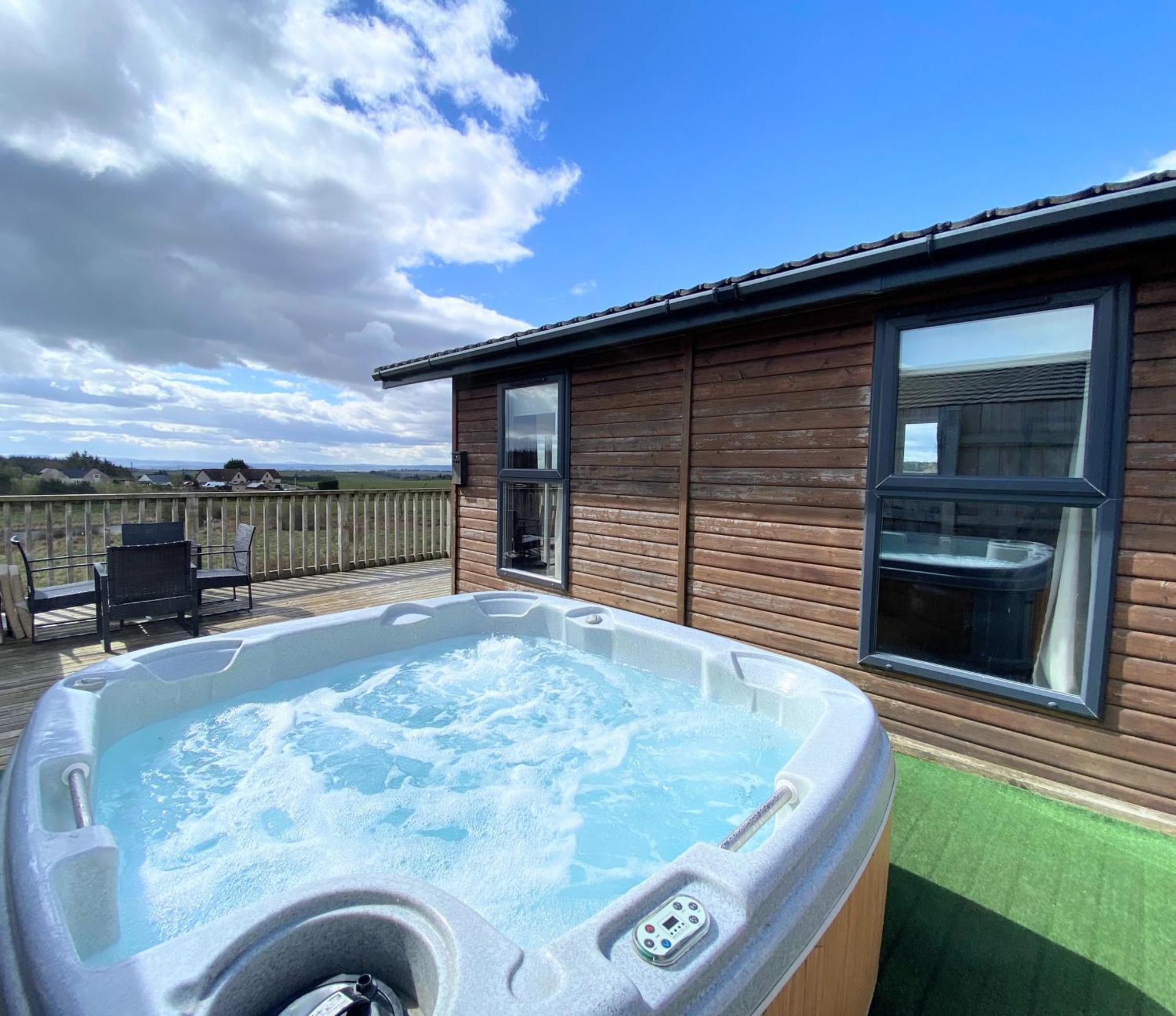 Villa Benarty 11 With Private Hot Tub - Fife - Loch Leven - Lomond Hills - Pet Friendly Kelty Exterior foto