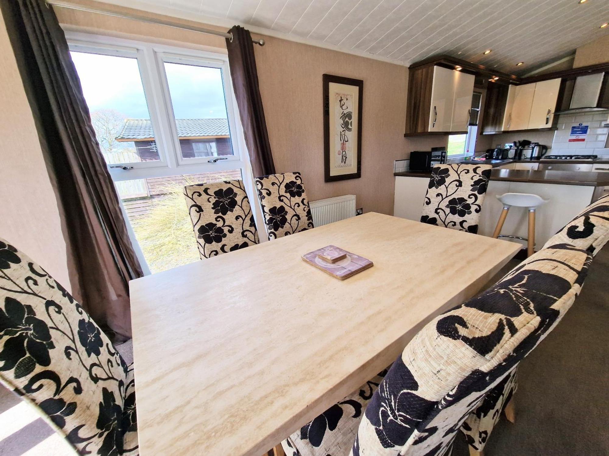 Villa Benarty 11 With Private Hot Tub - Fife - Loch Leven - Lomond Hills - Pet Friendly Kelty Exterior foto