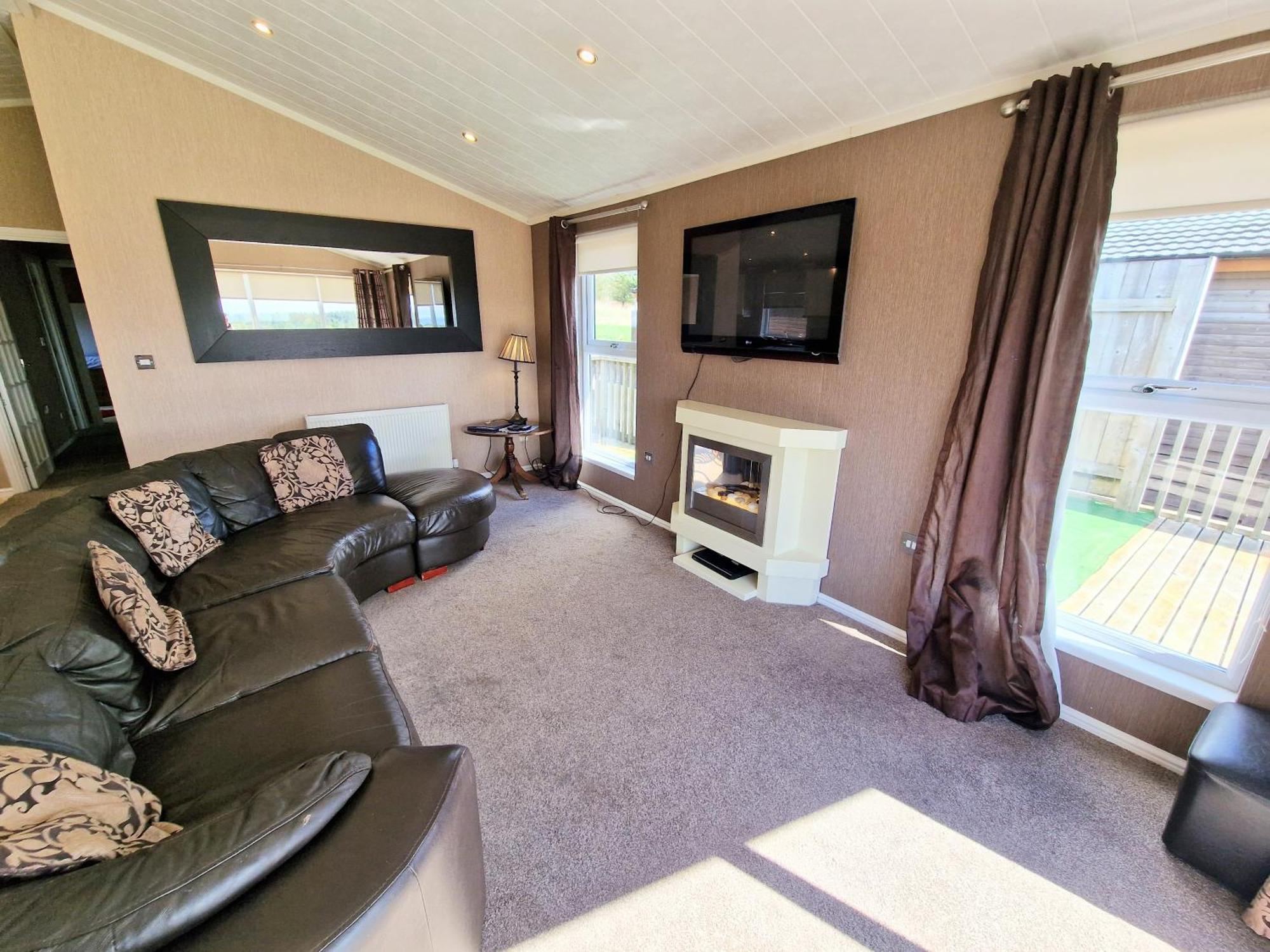 Villa Benarty 11 With Private Hot Tub - Fife - Loch Leven - Lomond Hills - Pet Friendly Kelty Exterior foto